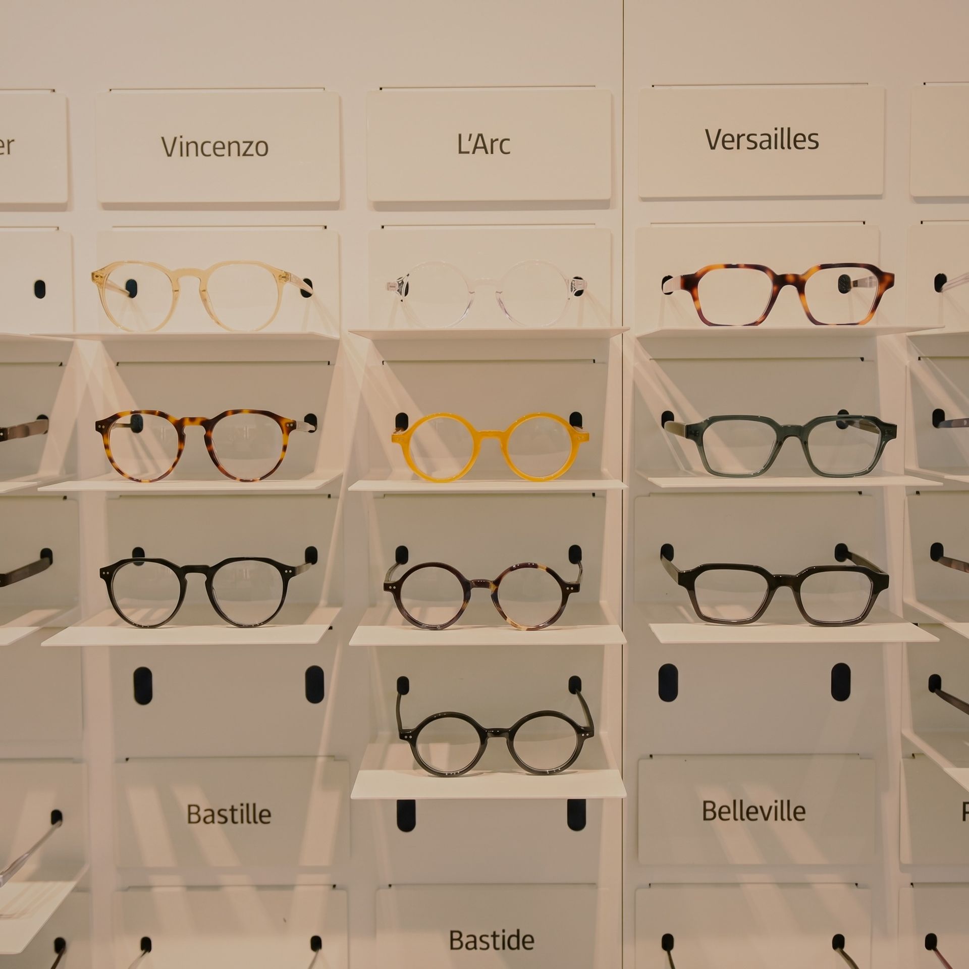 Pared de lentes ópticos OKIO Brisas