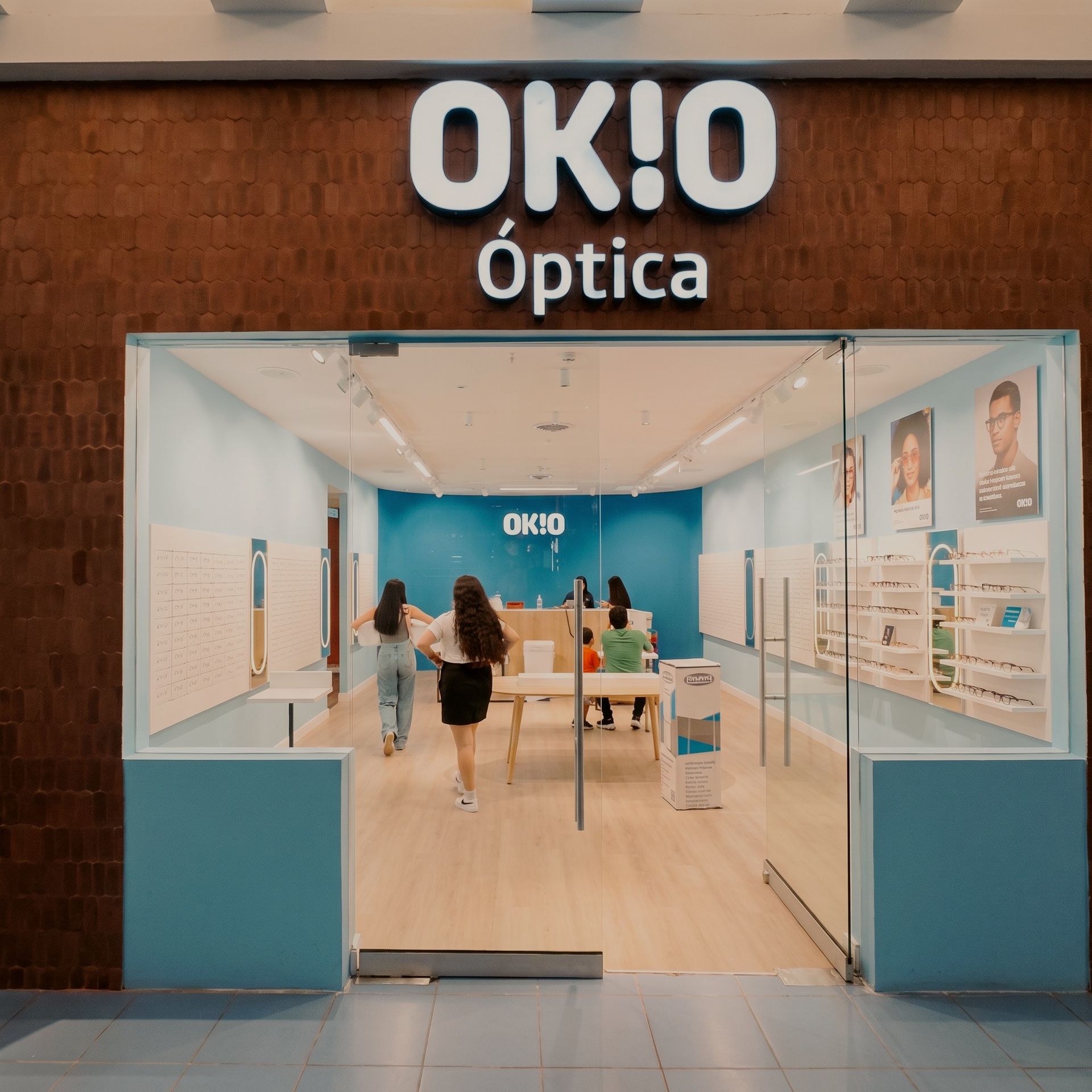 Clientes en OKIO Albrook Mall
